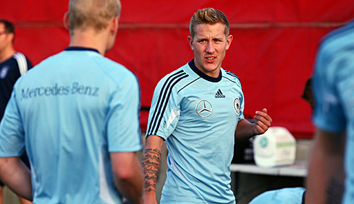 Die deutsche U-21 um Lewis Holtby (r.) trifft im ersten Gruppenspiel auf die Niederlande