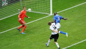 Deutschland spielte eine perfekte Vorrunde und schlug im Viertelfinale Griechenland (4:2). Doch im Halbfinale scheiterten die Deutschen an "Angstgegner" Italien und Doppelpacker Mario Balotelli (1:2).