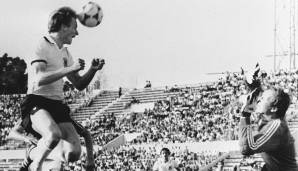 Die deutsche Nationalmannschaft spielte das Eröffnungsspiel gegen Titelverteidiger Tschechoslowakei (11. Juni 1980). Karl-Heinz Rummenigge erzielte den Treffer des Tages zum 1:0-Sieg - und legte somit den Grundstein für den Finaleinzug.