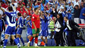 EM 2004: Im Eröffnungsspiel (12. Juni) standen sich mit Gastgeber Portugal und Griechenland auch die späteren Finalgegner gegenüber. Karagounis (7.) und Basinas (51.) brachten die Griechen 2:0 in Führung, Cristiano Ronaldos Tor kam zu spät (90.+3.).