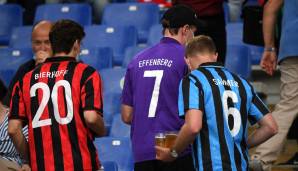 Hoher Besuch: Ein Fan in Bierhoffs Milan-Trikot, einer in Effenbergs Florenz-Shirt und einer als Matze Sammer im Hemdchen von Inter.
