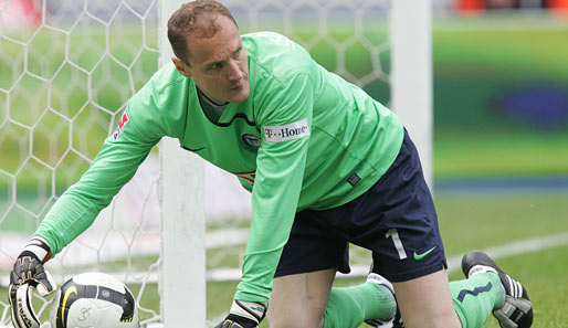 Berlins Keeper Jaroslav Drobny patzte vor Bröndbys 0:1 gehörig
