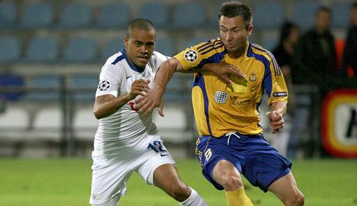 Deniss Kacanovs (r.) steht seit Januar 2000 beim FK Ventpils unter Vertrag