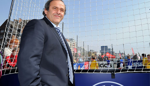 UEFA-Präsident Michel Platini sprach mit Gianni Infantino, Karl-Heinz Rummenigge und Karl Hopfner