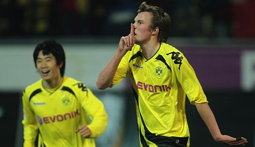 Dortmunds Kevin Großkreutz "feiert" seinen Treffer gegen Borussia Mönchengladbach
