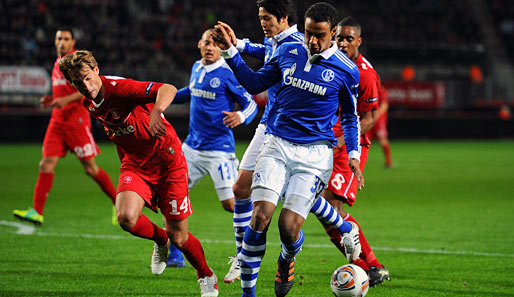 Joel Matip (r.) sah im Europa-League-Achtelfinale gegen Twente Enschede die Rote Karte