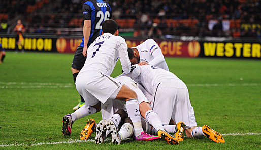 Emanuel Adebayor schoss Tottenham mit seinem Treffer zum 3:1 gegen Inter weiter