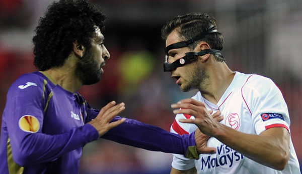 Chelsea-Leihgabe Mohamed Salah im Zweikampf mit "Maskenmann" Grzegorz Krychowiak