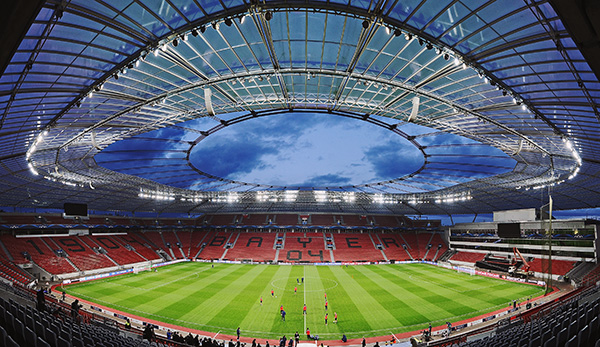 Die BayArena in Leverkusen mit einem Fassungsvermögen 29.412 Zuschauern dient als Austragungsort für das Hinspiel zwischen Bayer Leverkusen und dem FC Porto.