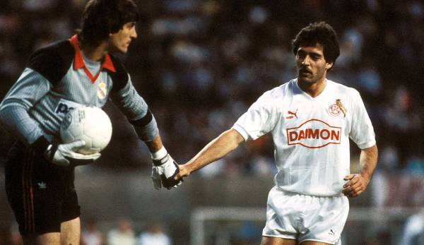 Uwe Bein (r.) 1986 mit dem 1. FC Köln im UEFA-Cup-Finalhinspiel bei Real Madrid.