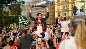 Erst in Frankfurt, später auf Mallorca: Glasner hat den EL-Triumph der Eintracht kräftig gefeiert.