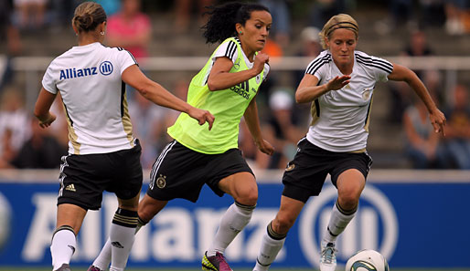 Die DFB-Frauen wurden beim ersten Mannschaftstraining in Berlin von 1000 Fans begrüßt