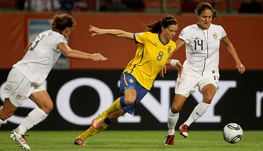 Sie ist der Star der schwedischen Mannschaft: Lotta Schelin (M.) - schießt sie ihr Team ins Finale?