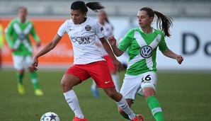 Noelle Maritz (r.) hat ihren Vertrag in Wolfsburg bis 2018 verlängert