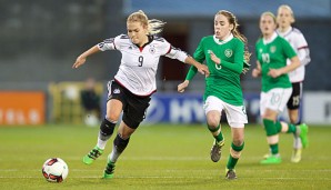 Nina Ehegötz (l.) und Co. setzten sich mit 1:0 gegen Irland durch