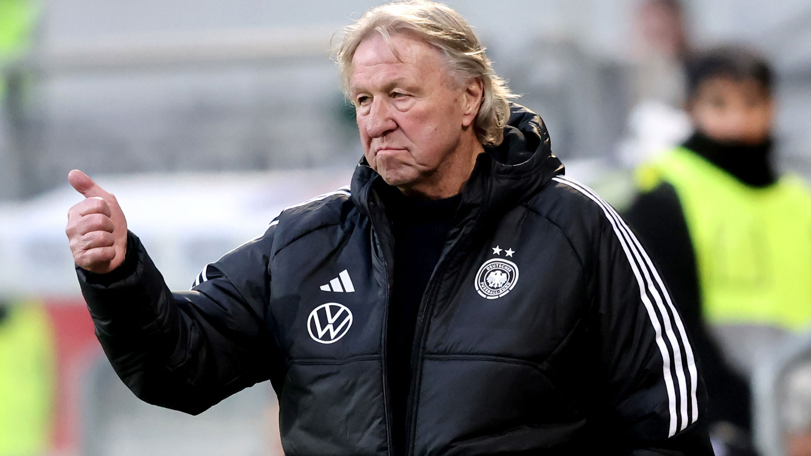 Horst Hrubesch forces a objective combat for the DFB