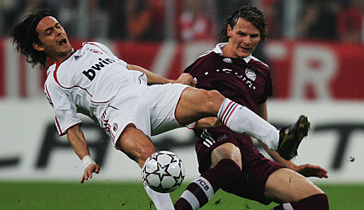 Milans Filippo Inzaghi (l.) und Bayern mit Daniel van Buyten treffen beim Audi Cup 2009 aufeinander