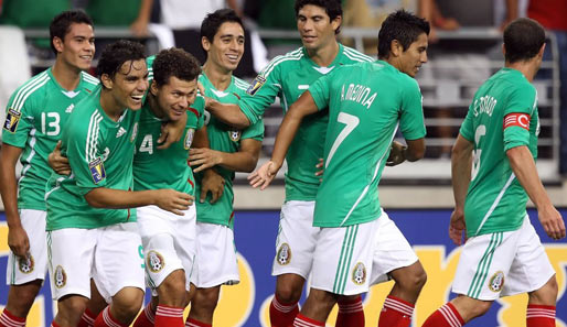 Die mexikanische Auswahl freut sich über den Viertelfinal-Einzug