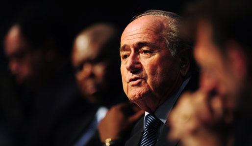 Die FIFA, unter Präsident Joseph Blatter, hat mit sofortiger Wirkung ein Mitglied weniger