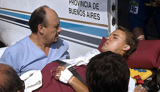 Diego Buonanotte wird nach seinem schweren Unfall abtransportiert