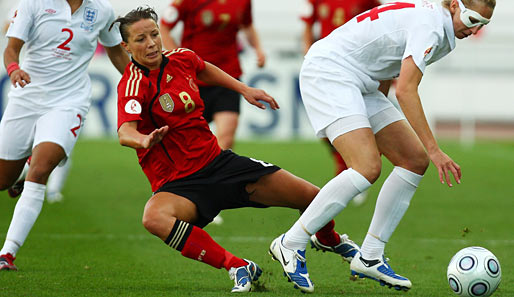 Inka Grings (M.) wurde bei der EM in Finnland mit sechs Treffern Torschützenkönigin