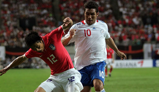 Salvador Cabanas (r.) erzielte in der WM-Qualifikation sechs Tore für Paraguay