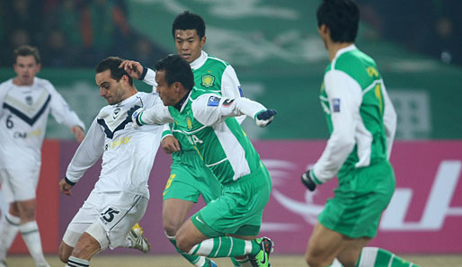 Beijing Guoan (grüne Jerseys) wurde 2009 chinesischer Meister