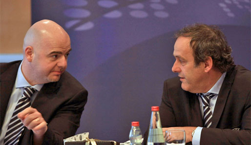 Gianni Infantino und Michel Platini sind aufgrund der Stadion-Probleme in der Ukraine besorgt