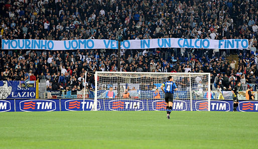 Die Laziali feiern den Inter-Trainer: "Mourinho: Ein wahrer Mann in einem falschen Calcio"