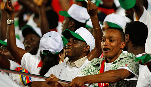 Die Fans dürfen voerst wieder jubeln: Die FIFA hob Nigerias Sperre auf