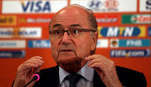 FIFA-Präsident Sepp Blatter ist bekanntermaßen Gegner technischer Hilfsmittel im Fußball