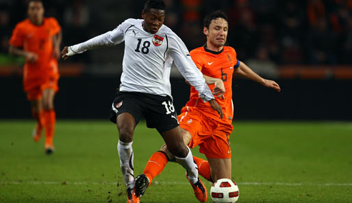 Mark van Bommel (r.) wird der Niederlande im EM-Qualifikationsspiel gegen Ungarn fehlen