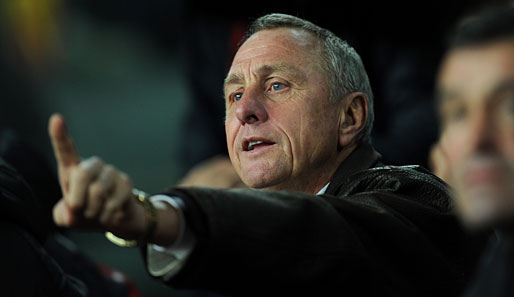 Johan Cruyff befindet sich in einer Vertrauenskrise mit Ajax Amsterdam - jetzt vermittelt der Verband