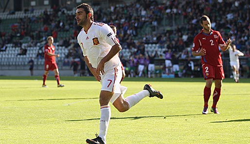 Spaniens Adrian von Deportivo La Coruna erzielte beide Treffer beim Sieg über Tschechien