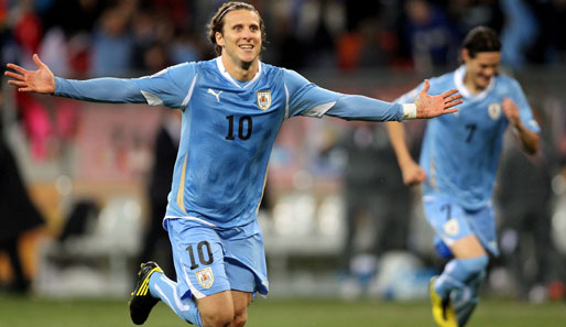 Rekordnationalspieler Diego Forlan schoss die Tore zum 2:0 und 3:0 für Uruguay