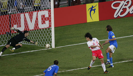 Diees Tor machte ihn berühmt: Jung-Hwan Ahn macht das Golden Goal gegen Italien bei der WM 2002