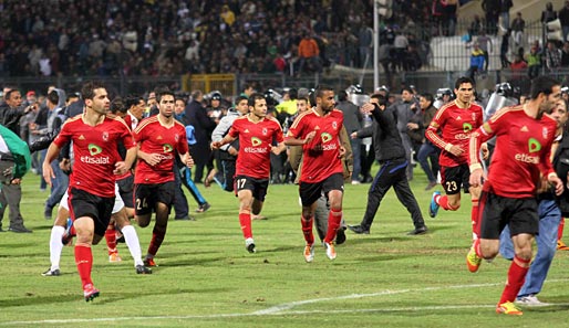 Während eines Spiels in Ägypten kam es zu schweren Ausschreitungen. 74 Menschen starben