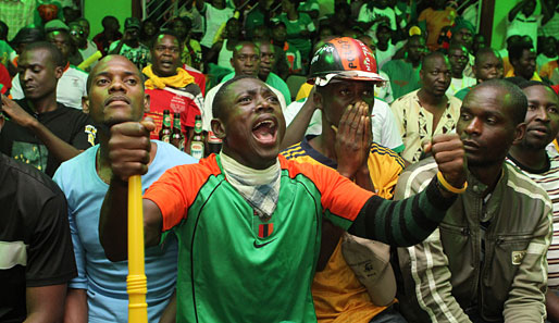 Zwischen Hoffen und Bangen: Sambias Fans während des Finales