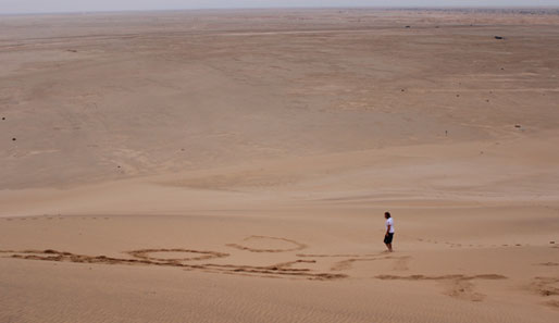 Ex-Nationalspieler Michael Schulz in der Namib-Wüste. Sie gilt als die älteste Wüste der Welt