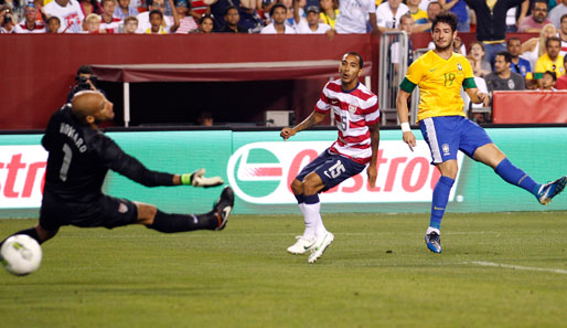 Alexandre Pato (r.) trug sich beim 4:1 der Brasilianer in die Torschützenliste ein