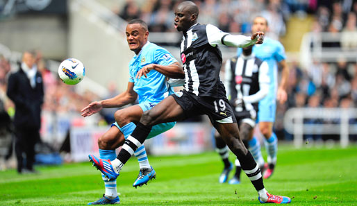 Demba Ba (r.) könnte Newcastle dank einer Ausstiegsklausel offenbar verlassen