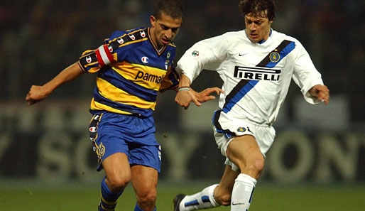Sabri Lamouchi (l.) im Trikot des AC Parma, wo er drei Jahre lang unter Vertrag stand