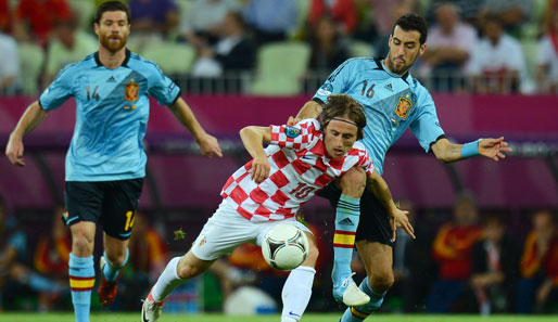 Luka Modric (M.) hat sich angeblich für einen Wechsel nach Spanien entschieden