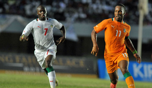 Didier Drogba (r.) erzielte gegen Senegal den entscheidenden Treffer zum 2:0