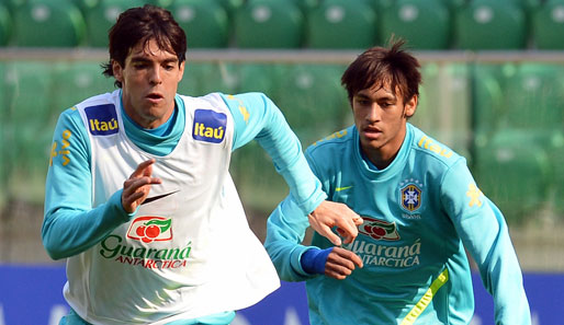 Kaka (l.) und Neymar erzielten drei der vier Treffer bei Brasiliens Testspielsieg gegen Japan