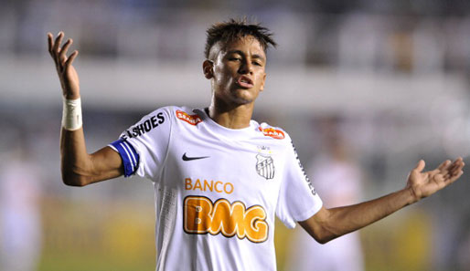 Neymar soll erst nach der WM 2014 nach Europa wechseln - behauptet zumindest sein Vater