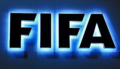 Wahrnehmung: Die FIFA steht derzeit in schlechtem Licht - nur das Logo am Hauptsitz in Zürich strahlt