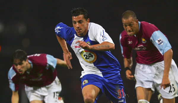 Ein Bild aus glücklichen Tagen: Sergio Peter (M.) 2006 mit Blackburn im Spiel gegen West Ham