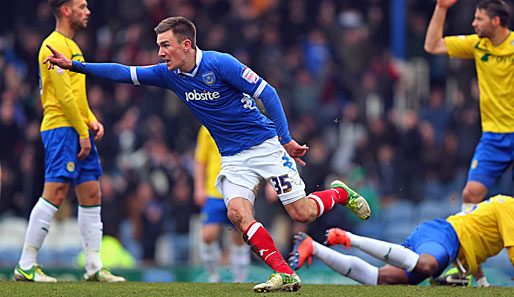 Portsmouth-Spieler Jed Wallace bejubelt seinen Treffer im Ligaspiel gegen Concentry