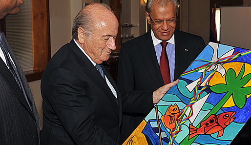 Sepp Blatter (l.)sieht sich wegen der WM-Vergabe 2018 und 2022 Vorwürfen ausgesetzt